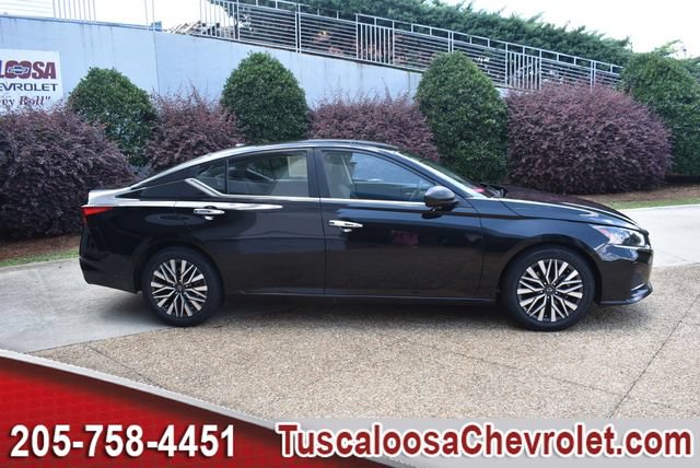 Used 2024 Nissan Altima 2.5 SV FWD image 11