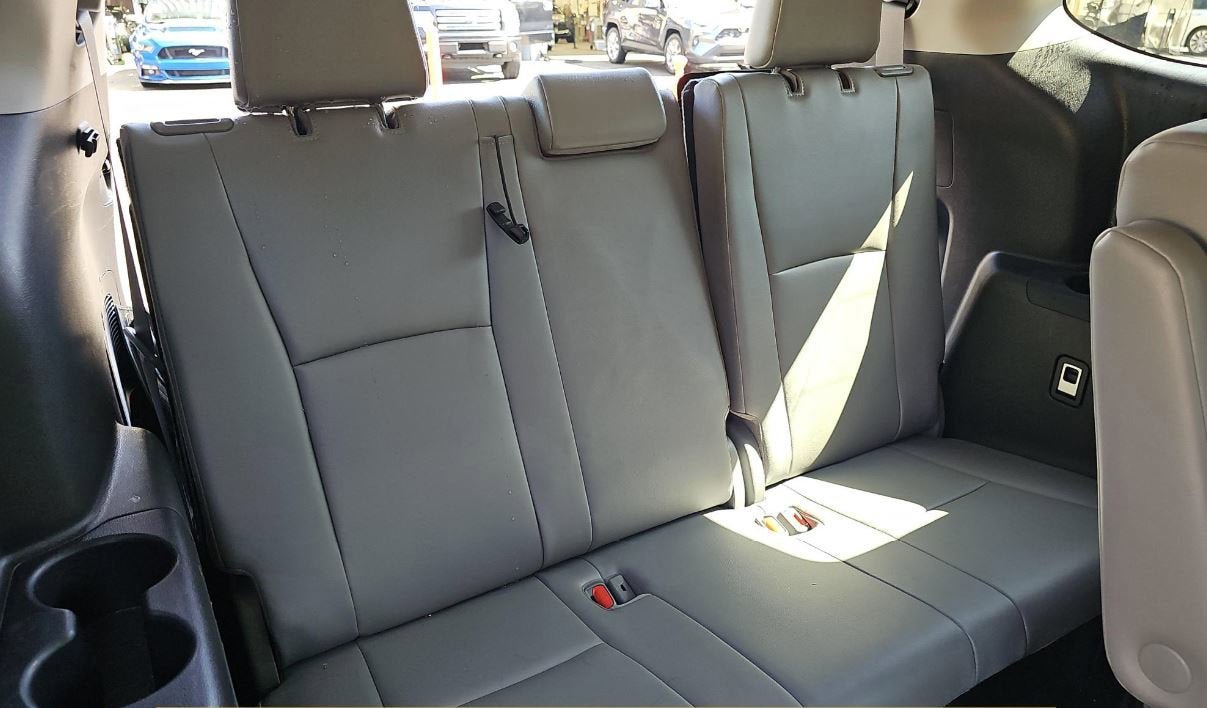 Used 2021 Toyota Highlander XLE AWD/4WD image 12
