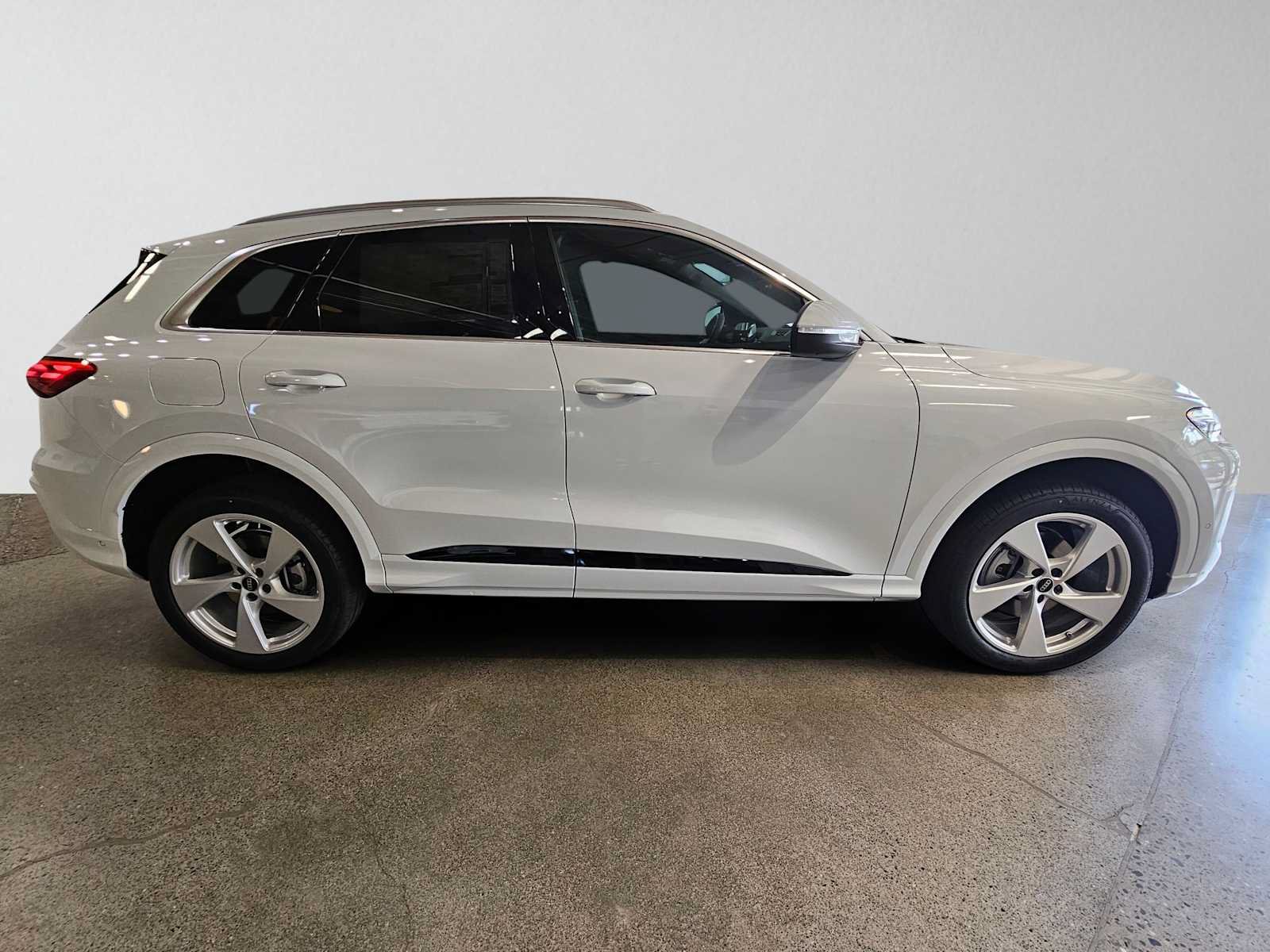 Used 2025 Audi Q5 Premium Plus AWD/4WD image 8