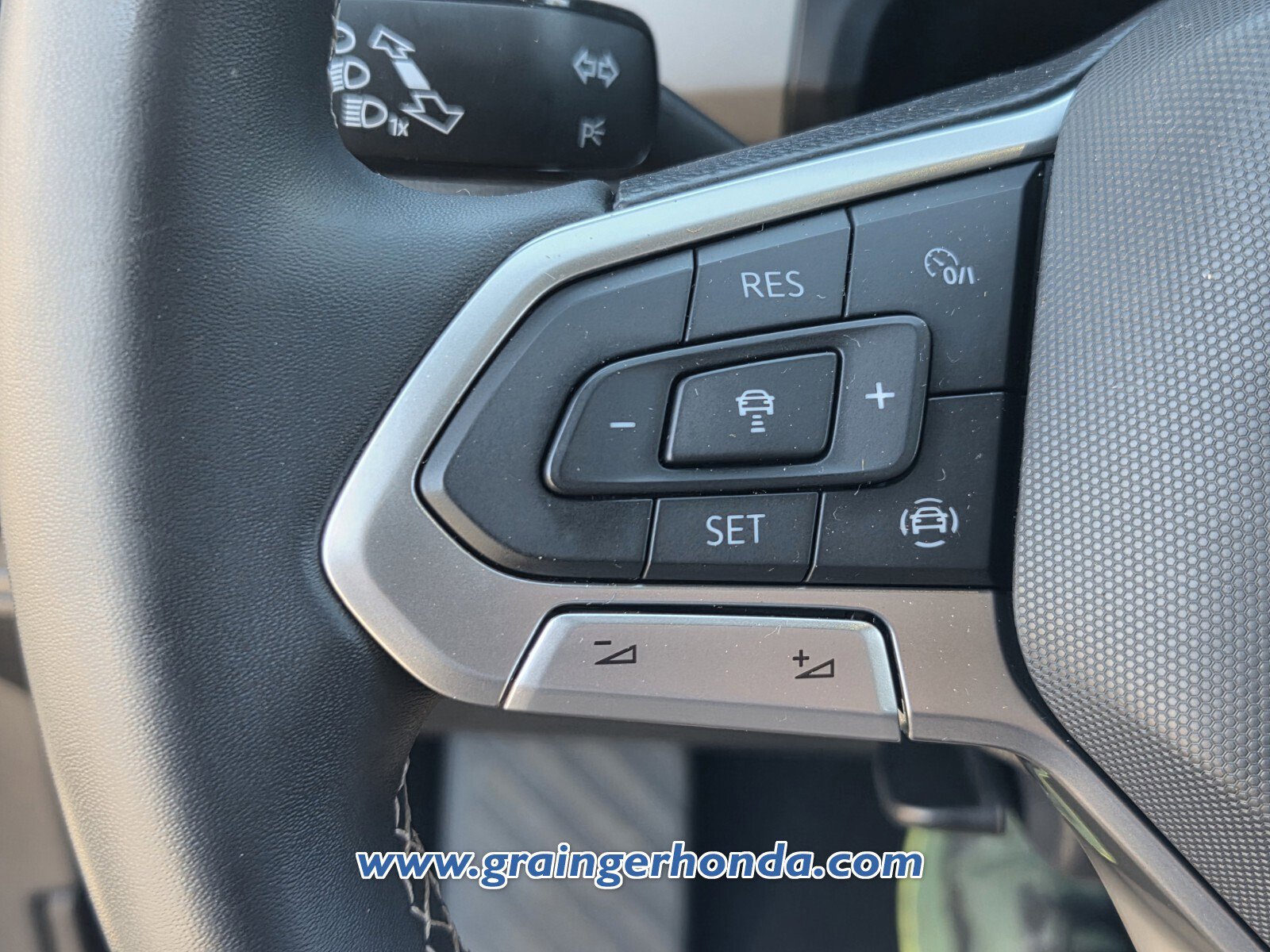 Used 2022 Volkswagen Atlas Cross Sport SE image 26