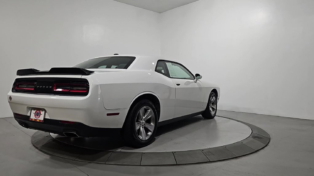 Used 2016 Dodge Challenger SXT w/ Driver Convenience Group RWD image 5