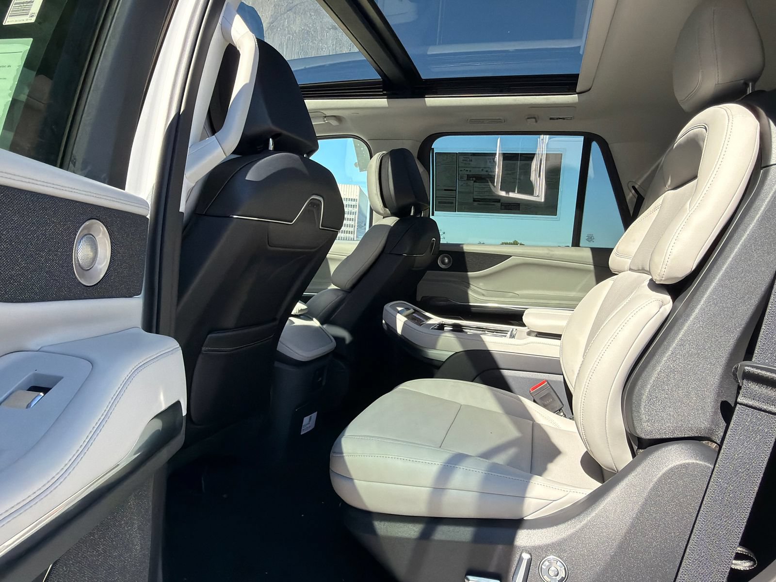 New 2026 Lincoln Navigator Reserve AWD/4WD image 19