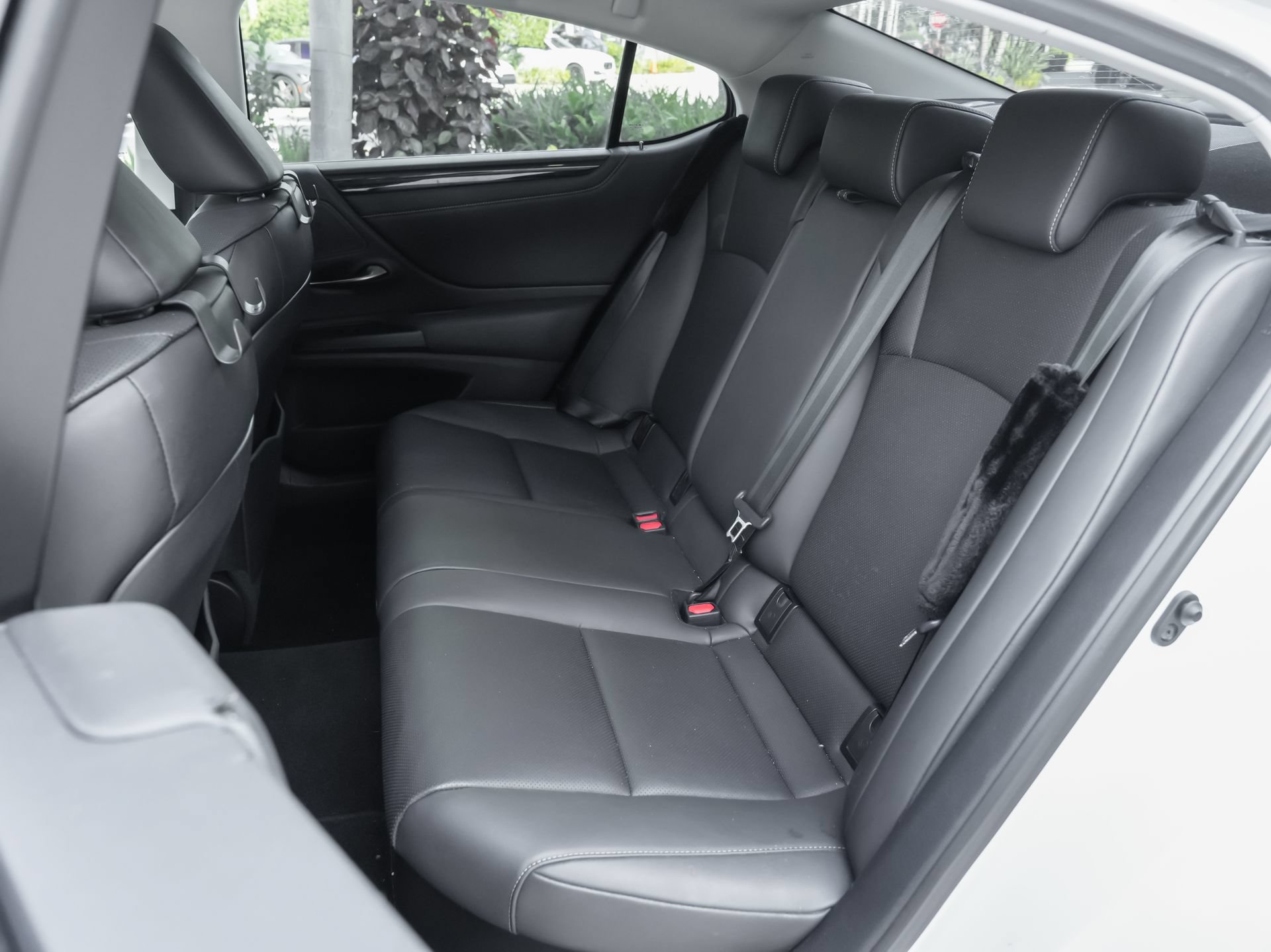 Used 2020 Lexus ES 300h w/ Premium Package FWD image 19