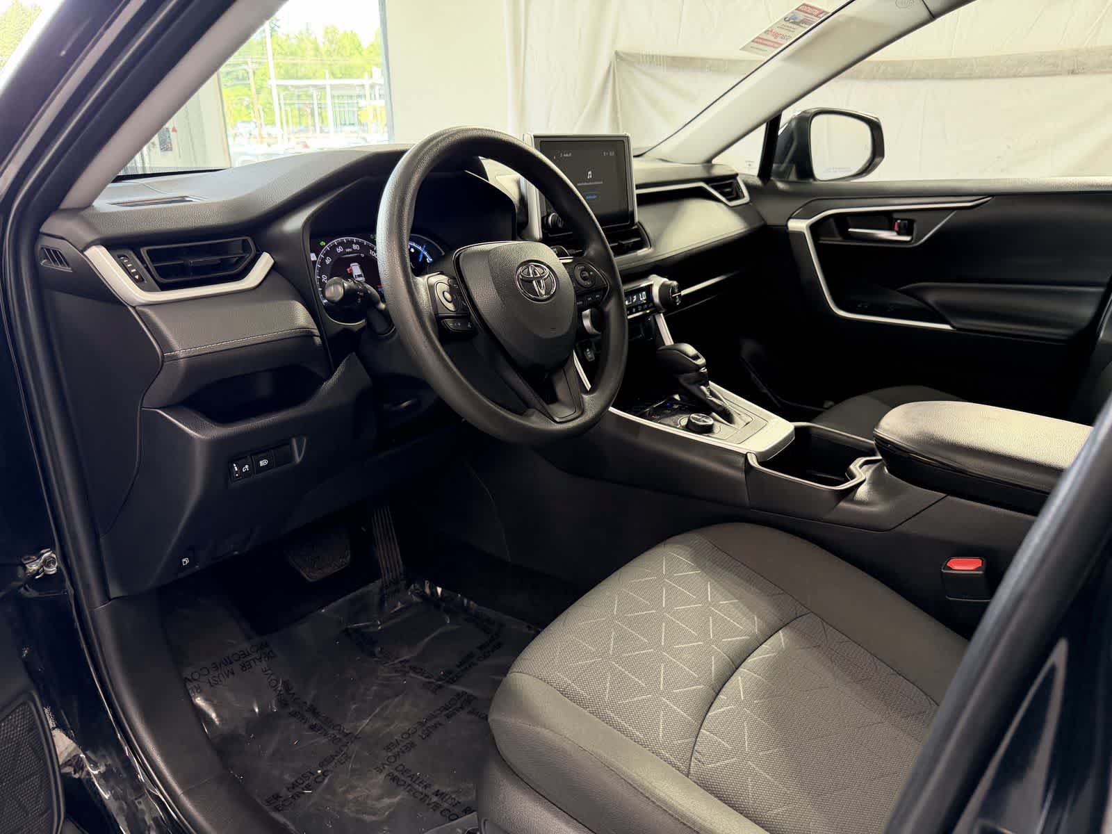 Used 2023 Toyota RAV4 AWD Hybrid image 9