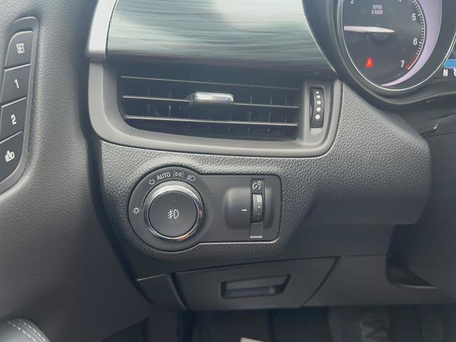 Used 2019 Buick Envision Essence AWD/4WD image 22
