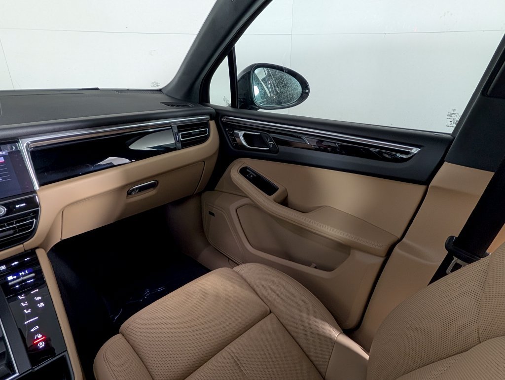 New 2026 Porsche Macan AWD/4WD image 23