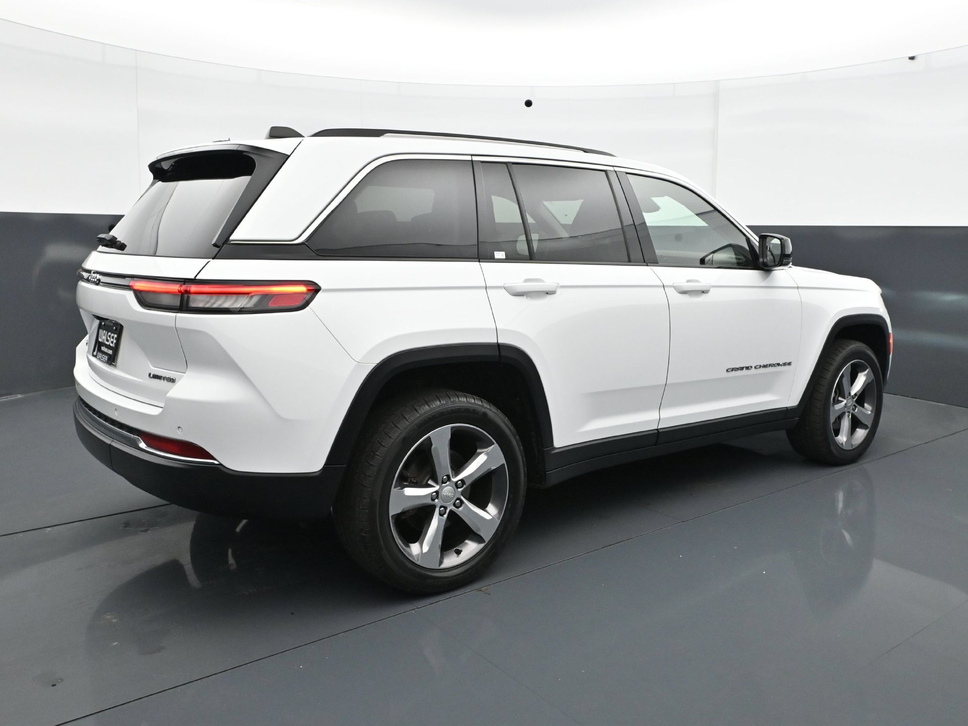 Used 2022 Jeep Grand Cherokee Limited AWD/4WD image 7
