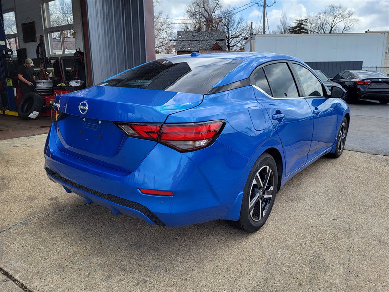 Used 2025 Nissan Sentra SV image 7