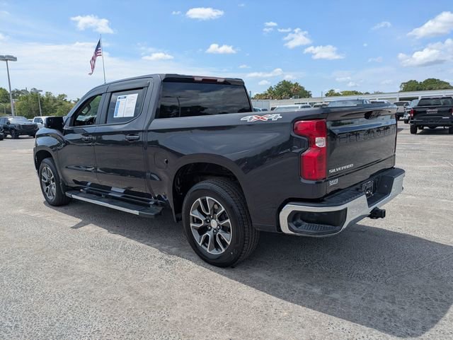 Used 2022 Chevrolet Silverado 1500 LT AWD/4WD image 5