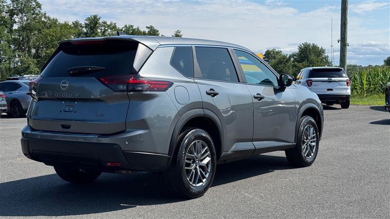Used 2024 Nissan Rogue S AWD/4WD image 9