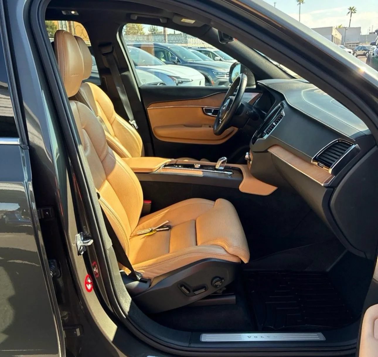 Used 2018 Volvo XC90 T8 Inscription w/ Convenience Package AWD/4WD image 10