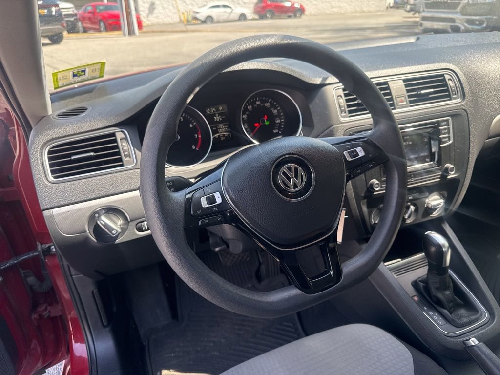 Used 2017 Volkswagen Jetta S image 11