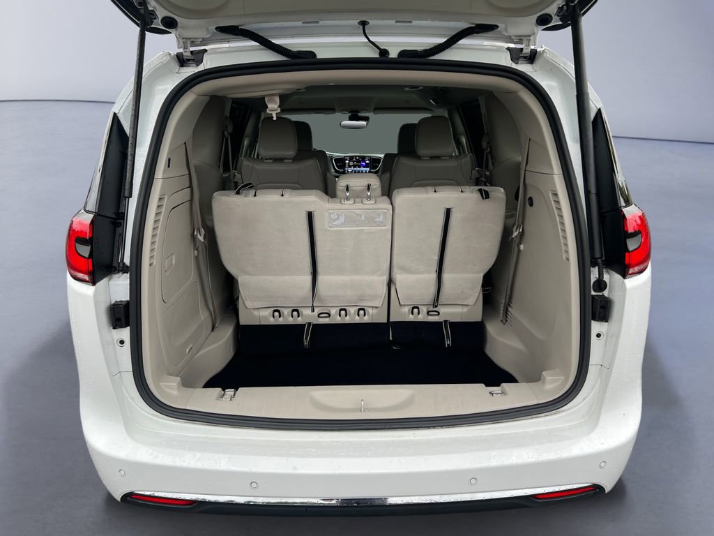 Certified 2021 Chrysler Pacifica Touring-L image 19