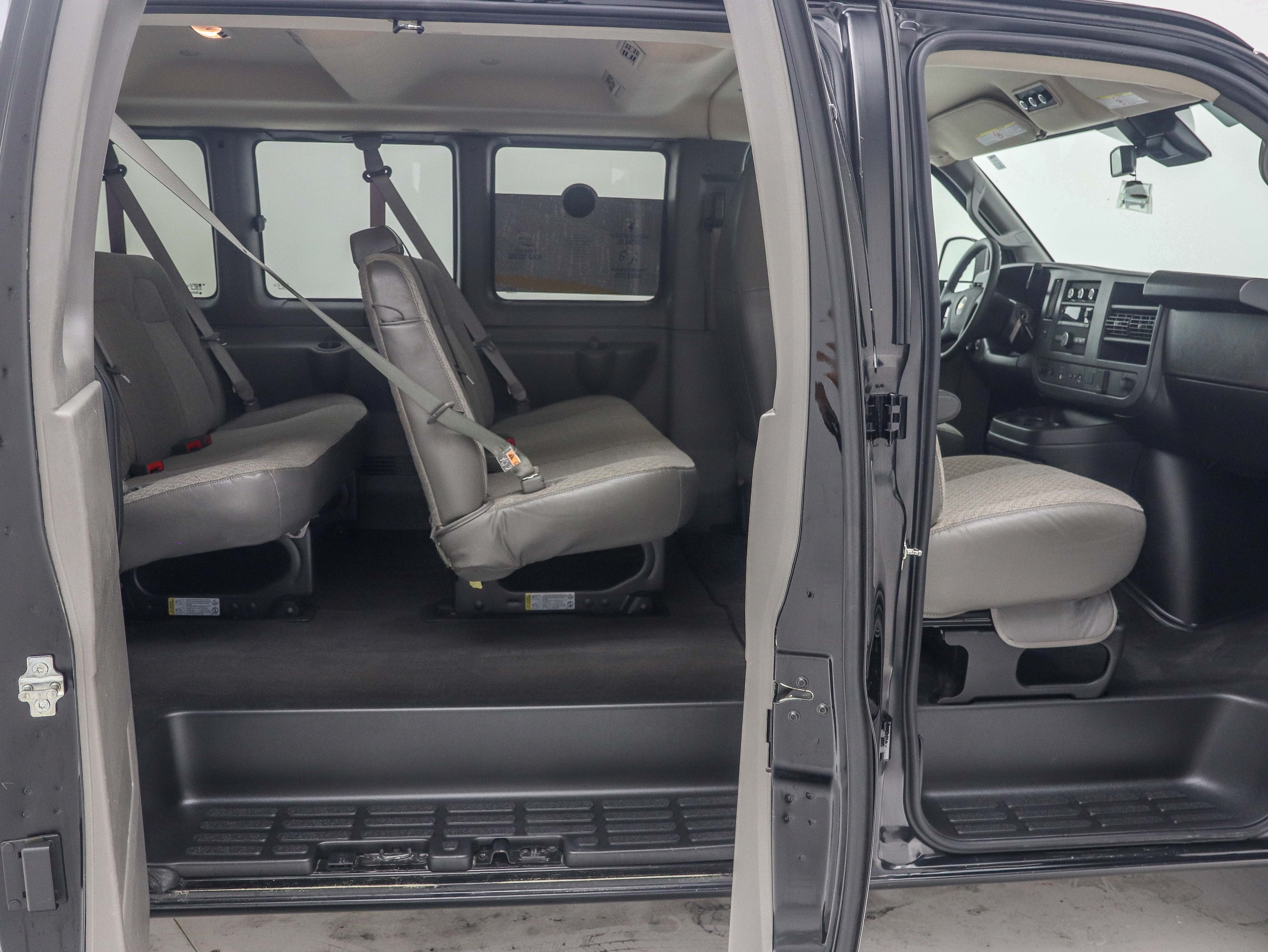 Used 2025 Chevrolet Express 3500 LT w/ LT Preferred Equipment Group RWD image 12
