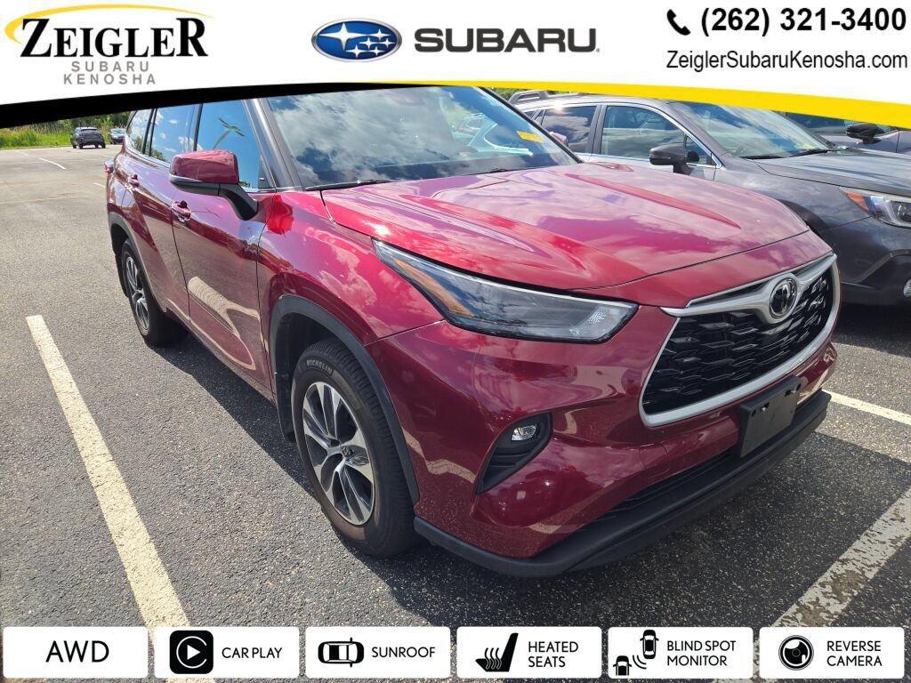 Used 2022 Toyota Highlander XLE AWD/4WD image 1