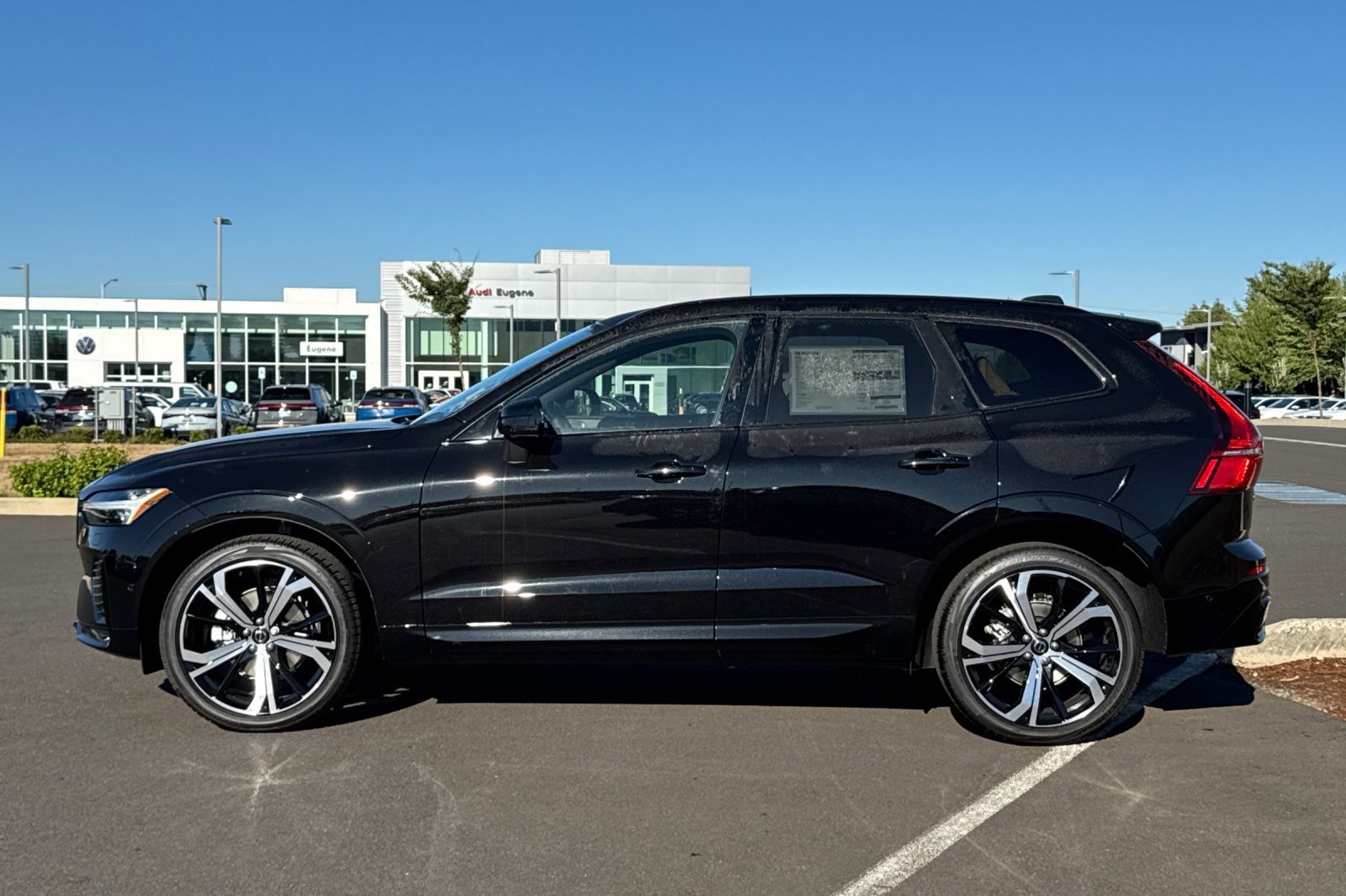 New 2025 Volvo XC60 B5 Ultra w/ Protection Package Premier image 6