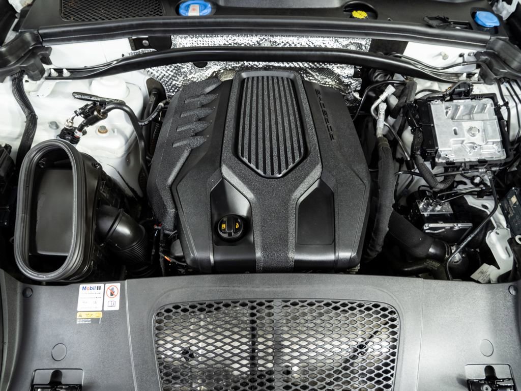 Certified 2023 Porsche Macan Turbo image 35