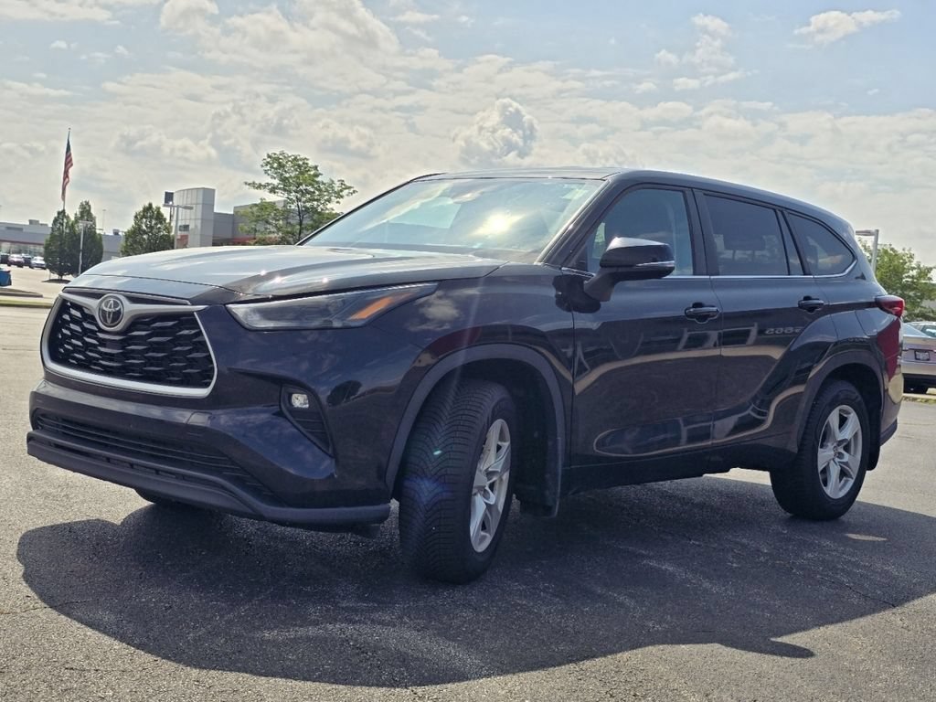 Used 2023 Toyota Highlander LE AWD/4WD image 11