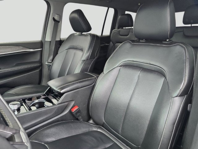Used 2023 Jeep Grand Cherokee L Limited AWD/4WD image 19