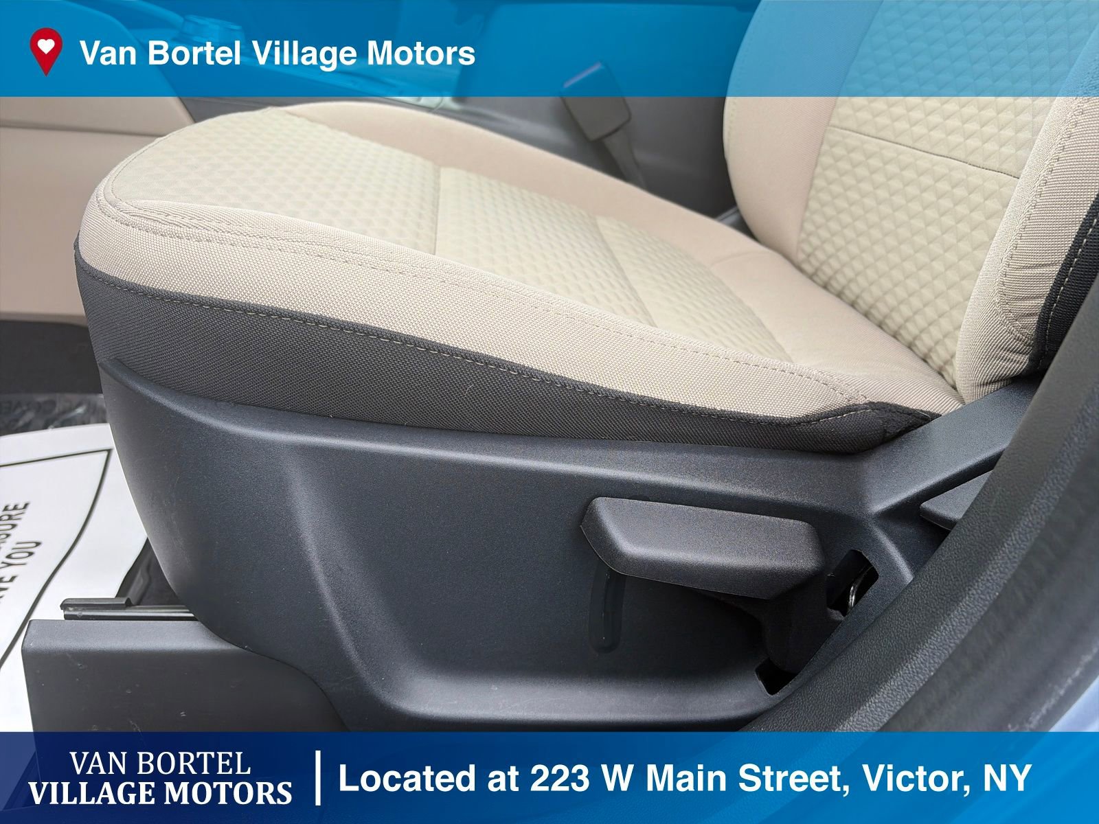 Used 2022 Ford Escape SE w/ Cold Weather Package image 11