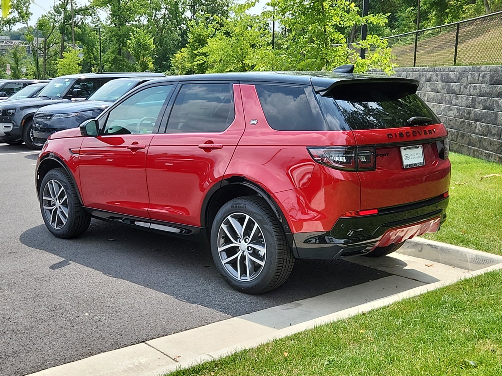 New 2024 Land Rover Discovery Sport Dynamic SE image 12