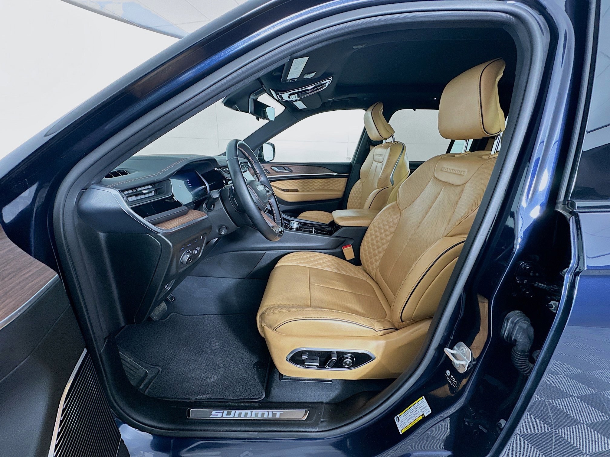 Used 2023 Jeep Grand Cherokee Summit w/ Advanced Protech Group IV image 13