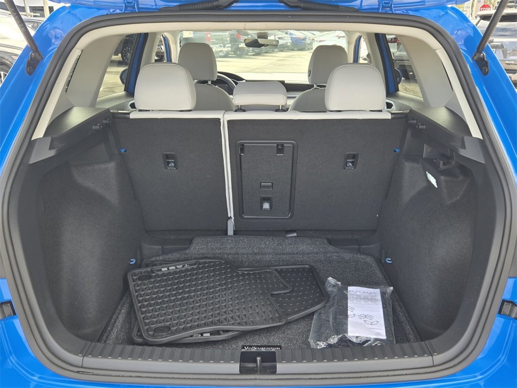 Certified 2025 Volkswagen Taos SE image 16