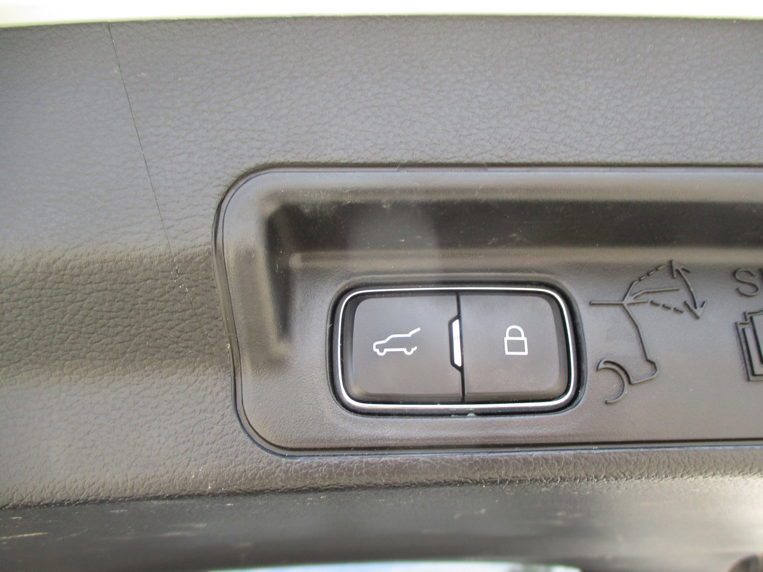 Used 2020 Ford Explorer XLT w/ Equipment Group 202A AWD/4WD image 19