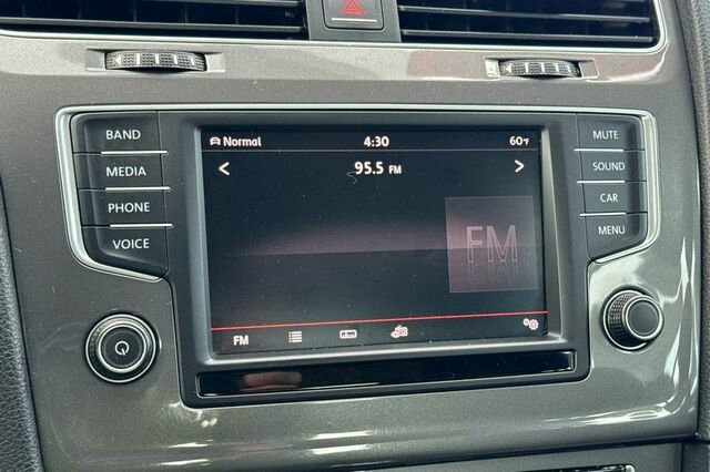 Used 2016 Volkswagen e-Golf SE w/ DC Fast Charging Package image 18