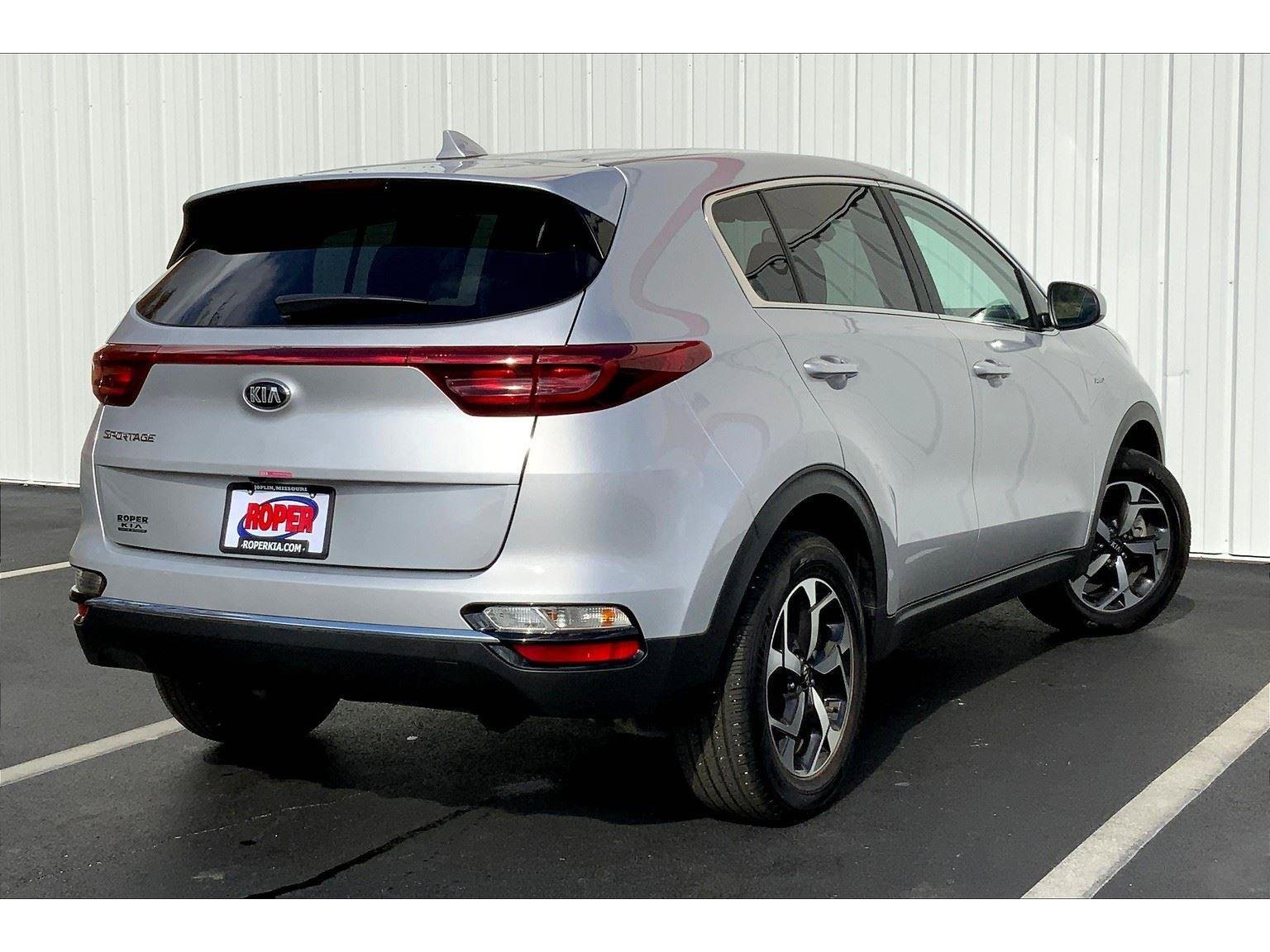 Used 2022 Kia Sportage LX image 12