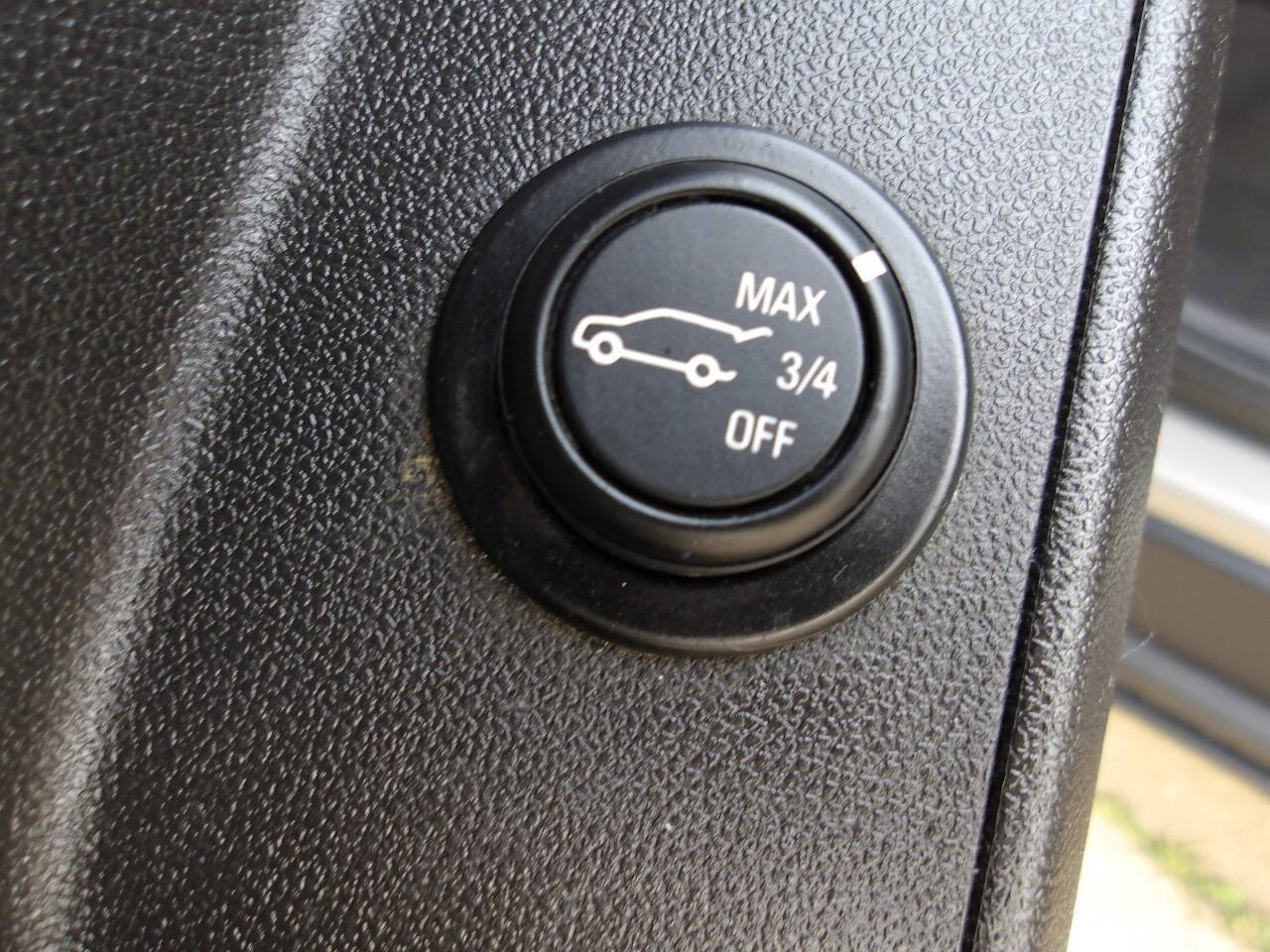 Used 2018 Chevrolet Equinox LT FWD image 16