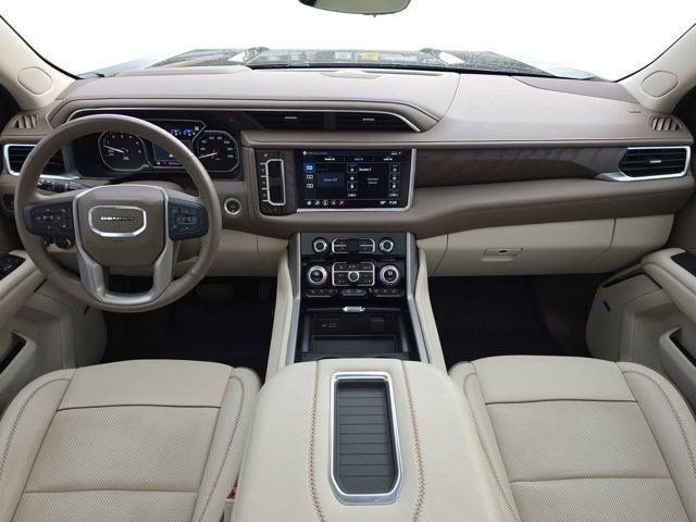 Used 2021 GMC Yukon Denali w/ Denali Premium Package image 9