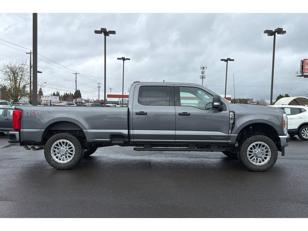 Used 2025 Ford F350 XLT image 3