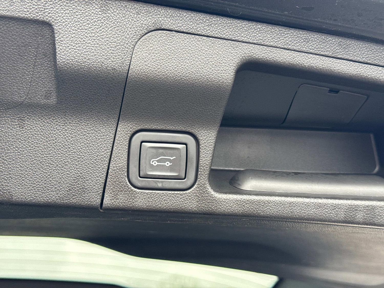 Used 2023 GMC Acadia SLE w/ Driver Convenience Package FWD image 14