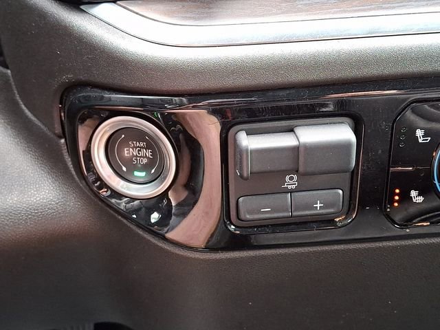 Used 2025 GMC Sierra 1500 SLT AWD/4WD image 23