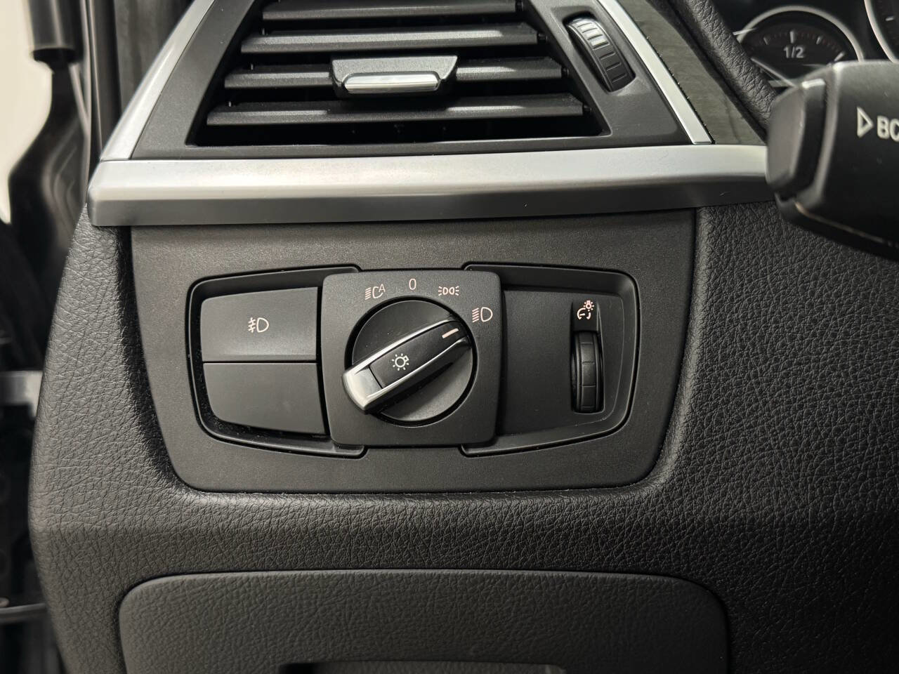 Used 2017 BMW 330i Sedan image 31