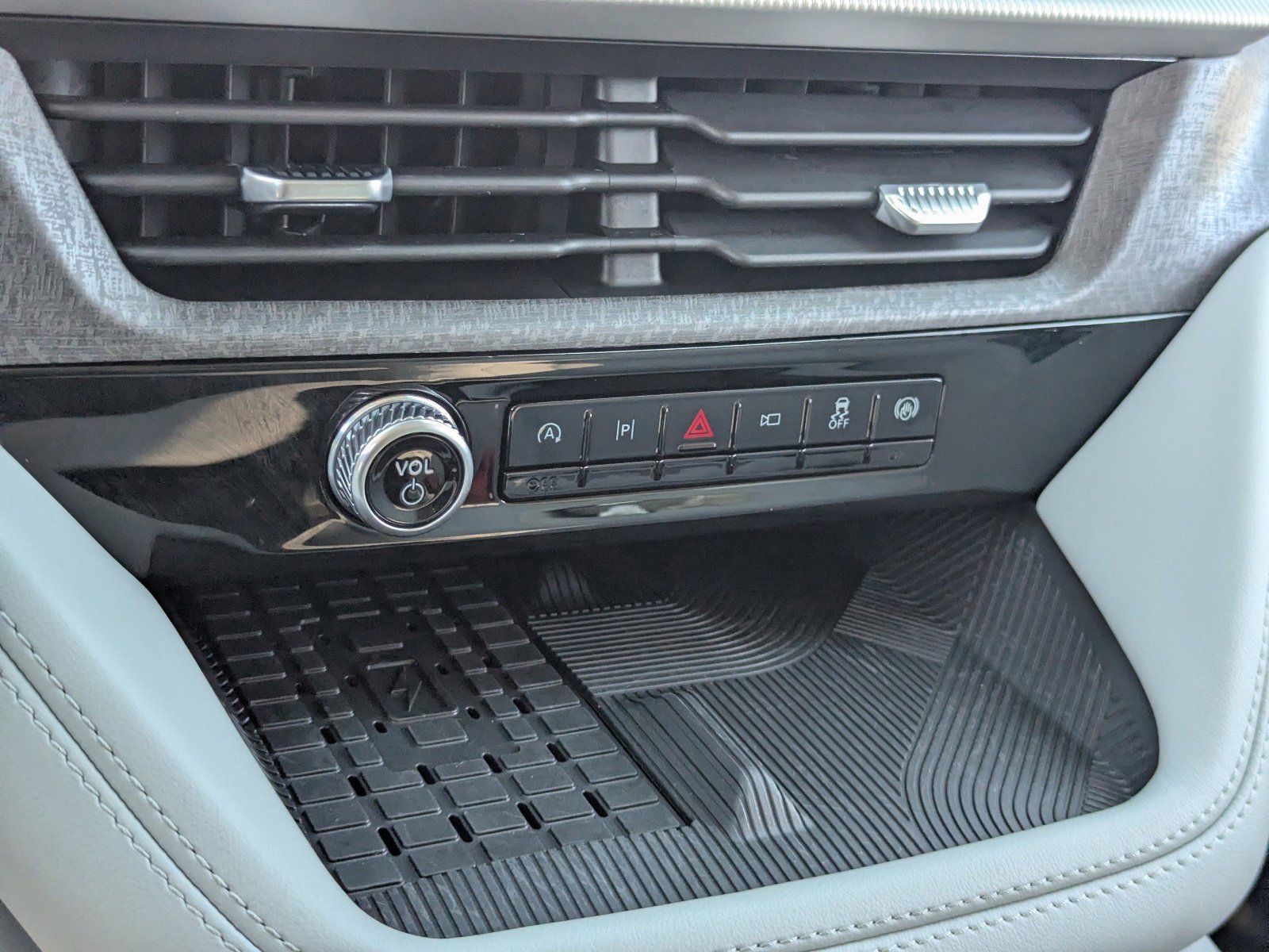 Used 2025 Ford Explorer Platinum w/ Ultimate Package image 29