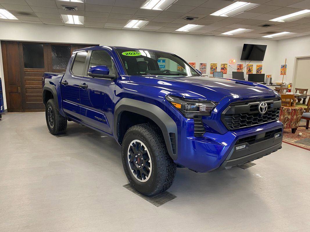 Used 2025 Toyota Tacoma TRD Off-Road image 8