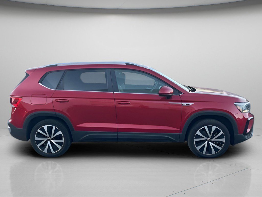 Used 2023 Volkswagen Taos SE w/ Panoramic Sunroof Package image 4