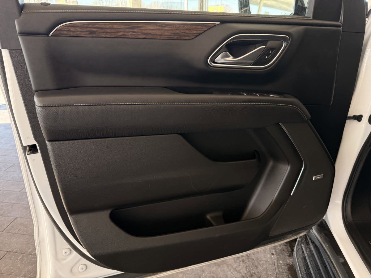 Used 2023 Chevrolet Suburban Premier image 26
