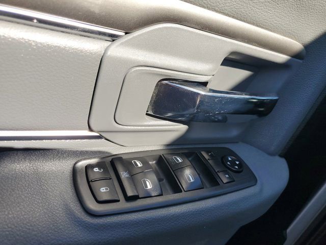 Used 2020 RAM 1500 Classic SLT image 24