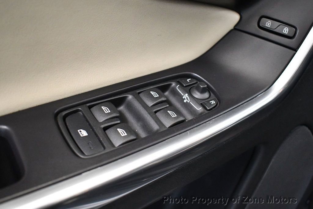 Used 2012 Volvo XC60 T6 R-Design image 30