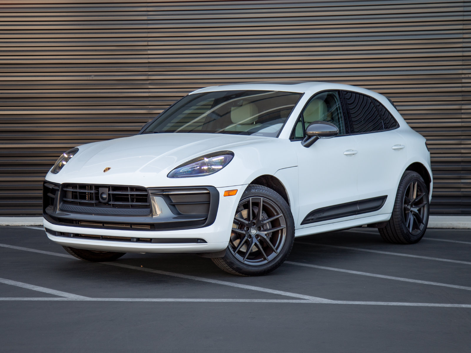 Certified 2023 Porsche Macan Turbo AWD/4WD image 1