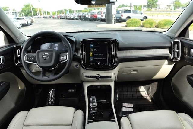 Used 2022 Volvo XC40 T5 Inscription w/ Climate Package AWD/4WD image 7