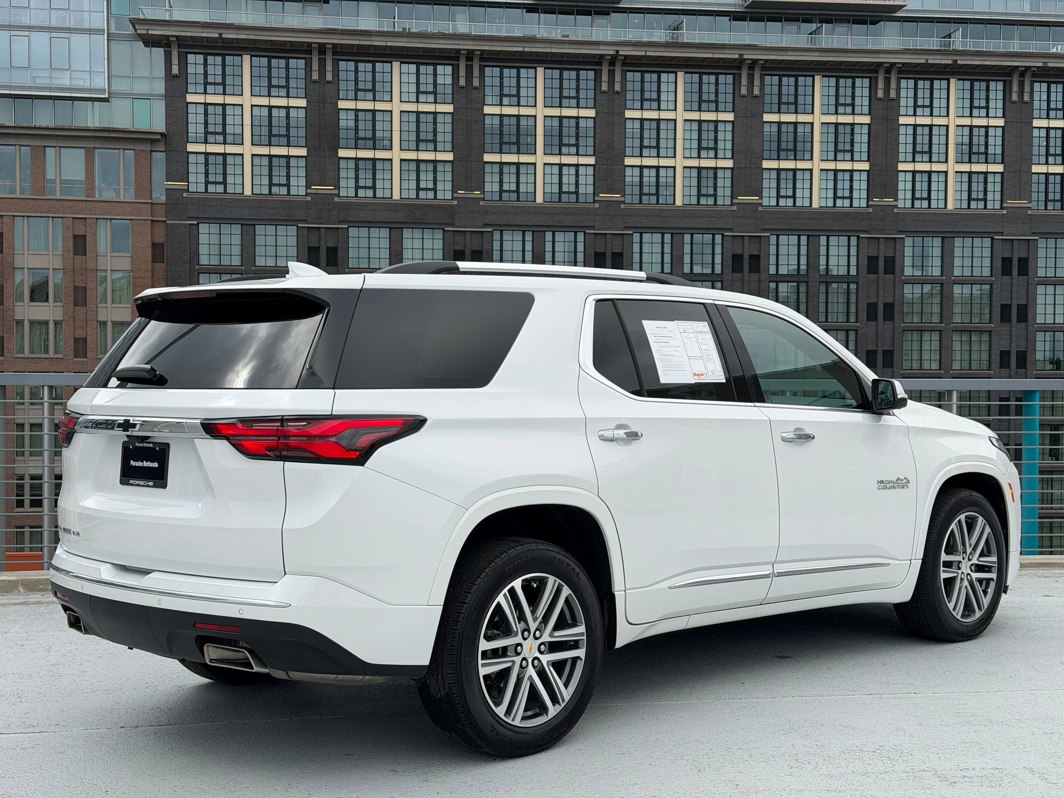 Used 2023 Chevrolet Traverse High Country AWD/4WD image 9