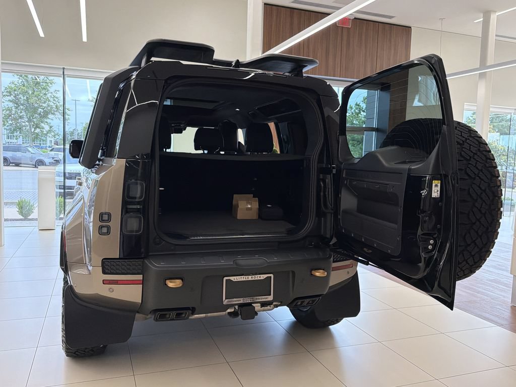 New 2026 Land Rover Defender 110 OCTA AWD/4WD image 12