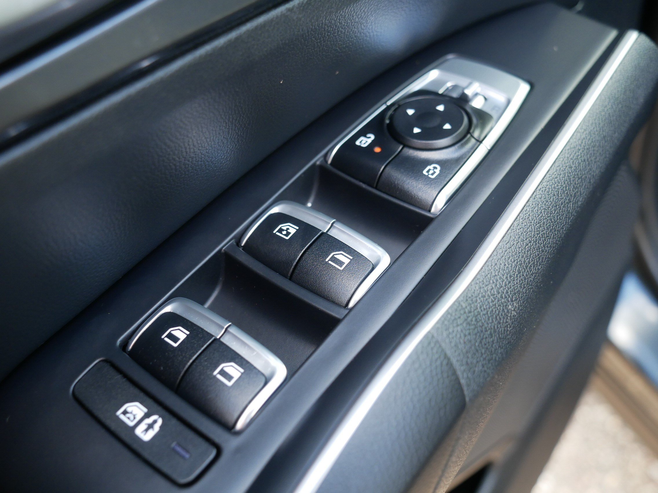 Certified 2025 Kia Sorento S AWD/4WD image 19