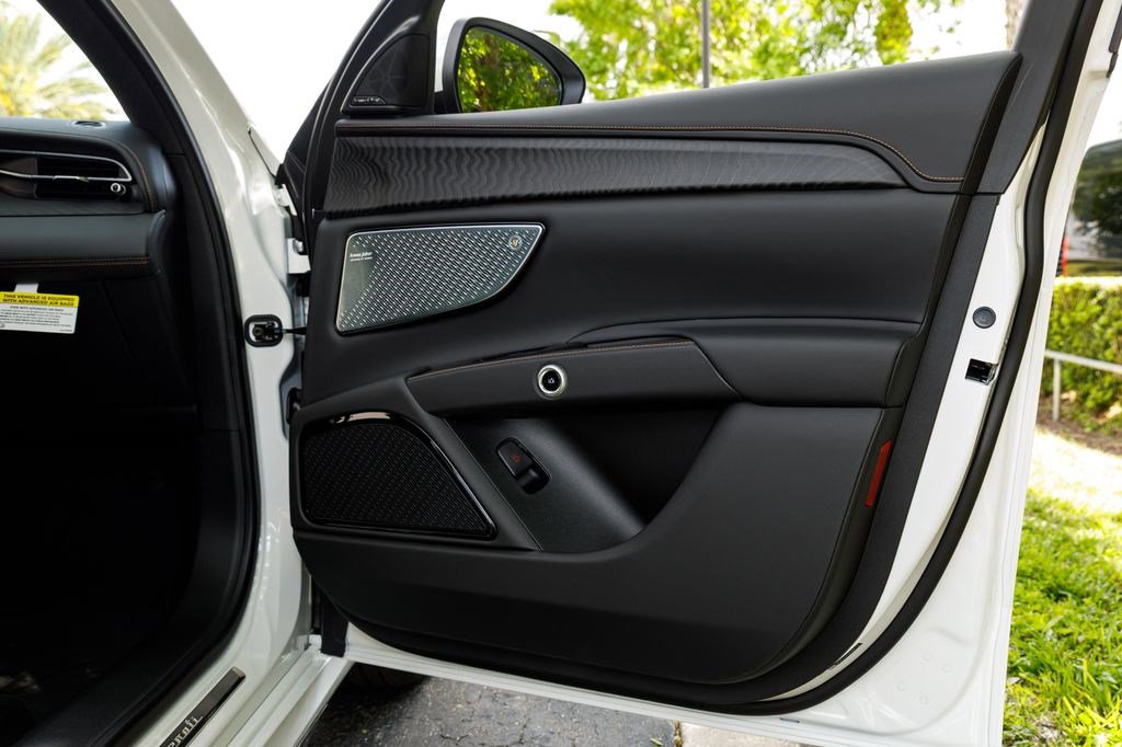 New 2026 Maserati Grecale Modena image 13