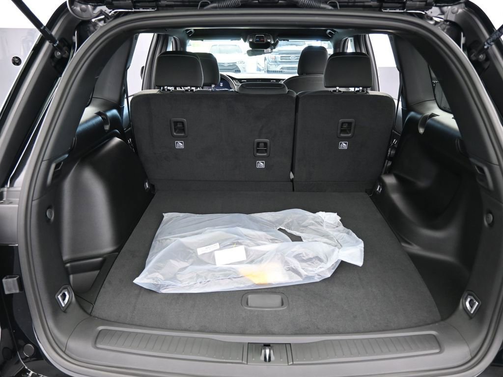 Used 2025 Jeep Grand Cherokee Laredo image 34