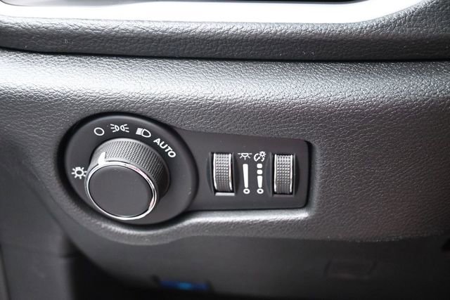 New 2027 Chrysler Pacifica Select FWD image 26